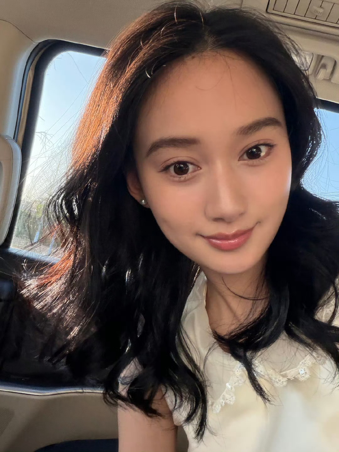 珍珠夏梦～好喜欢自拍呀宝，是不是在欣赏自己的耳环中！ 