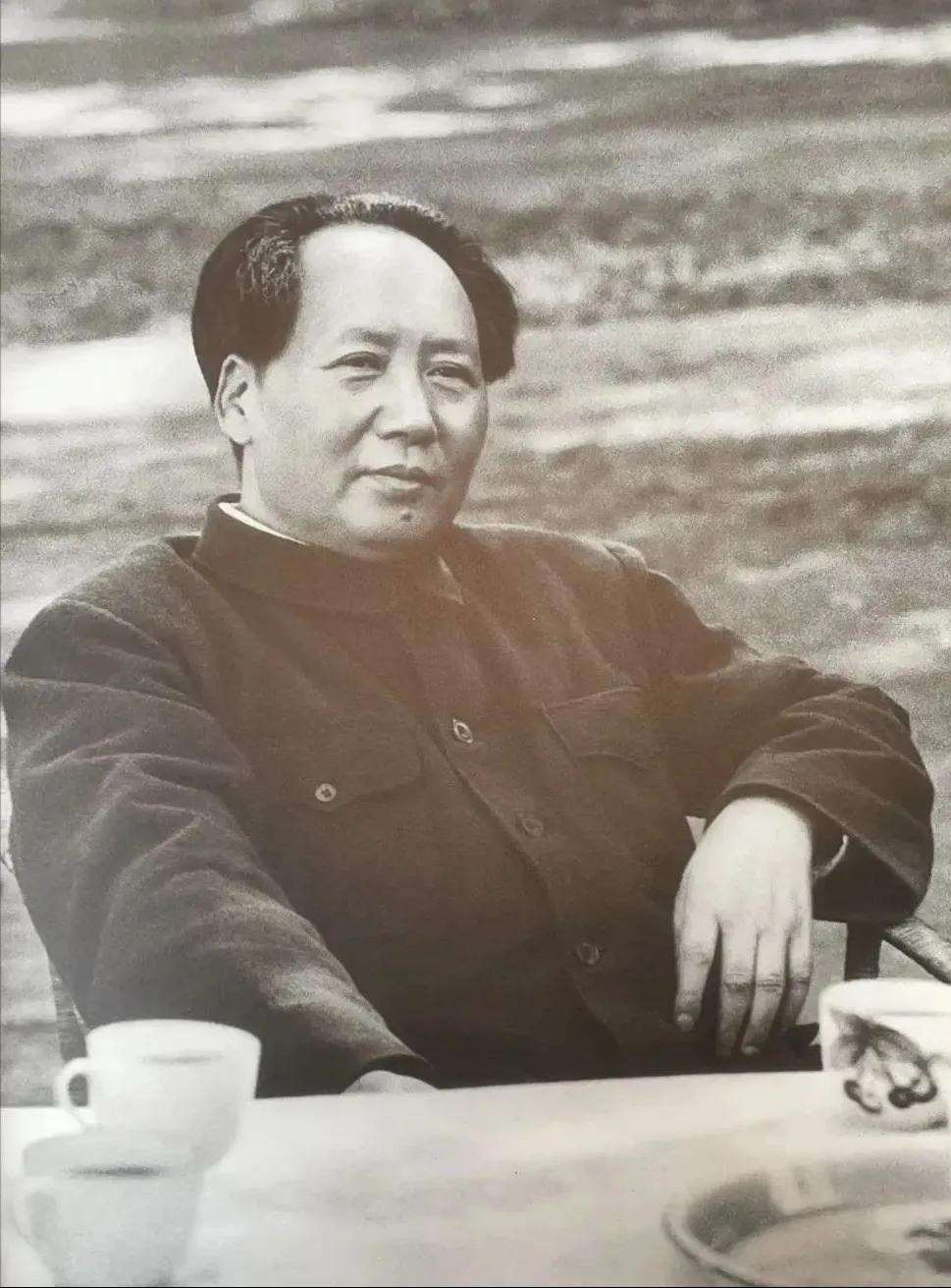 强盗逼签的旧约也算信用？毛主席一个反问，怼得西方记者当场无言
 
1950年北京