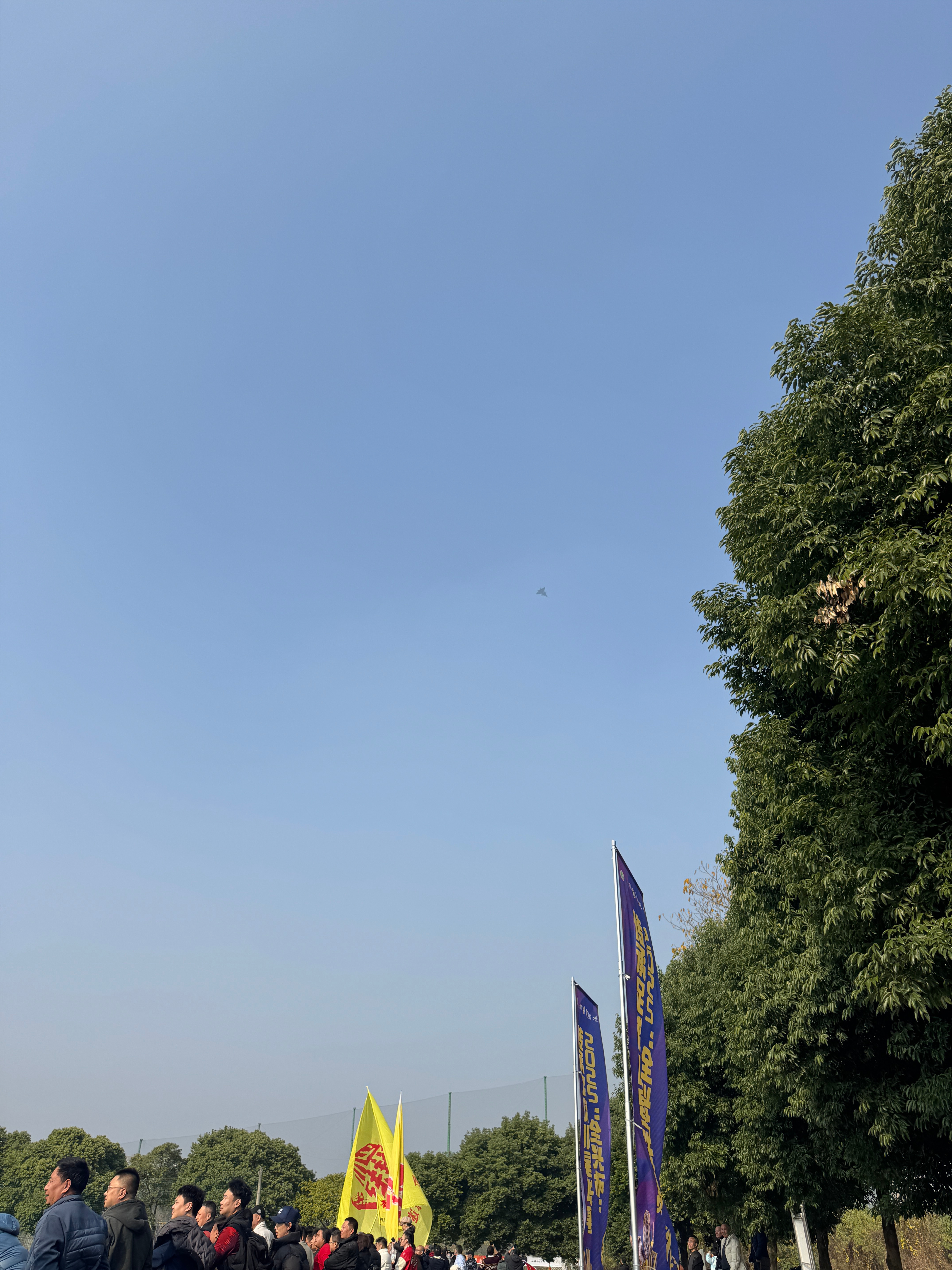 现场看球还可以看到歼20老甲a 成都·成都谢菲联足球公园