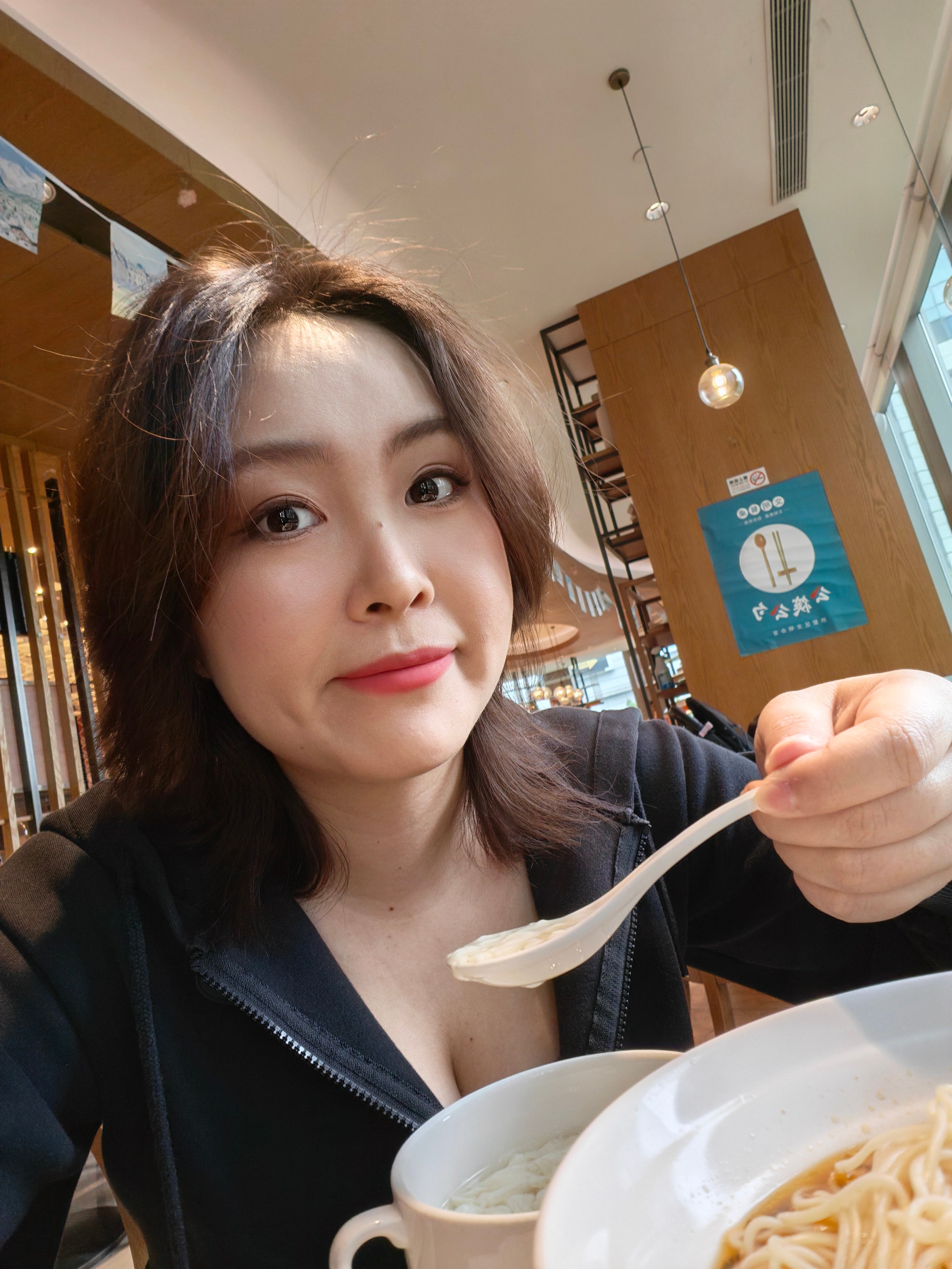 早上在杭州还是蓬松清爽状态晚上到深圳已经油头满面风了我要如何拯救我的细软塌发质下