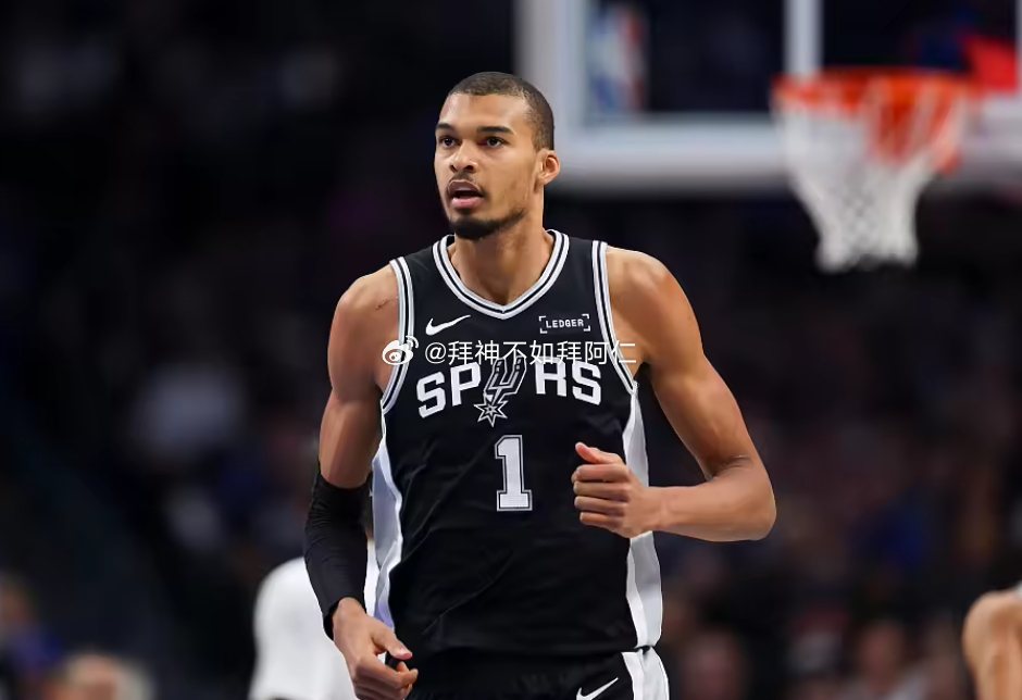 NBA常规赛继续进行，马刺主场139-120战胜独行侠。本场比赛，文班出战了26