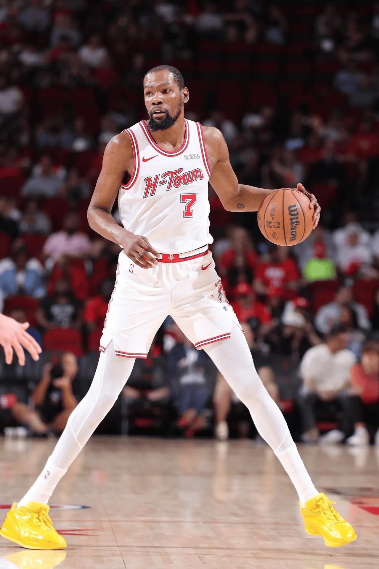 打个没有字母哥的残阵雄鹿，乌度卡都能让杜兰特打了39分钟，今天可是背靠背的比赛，