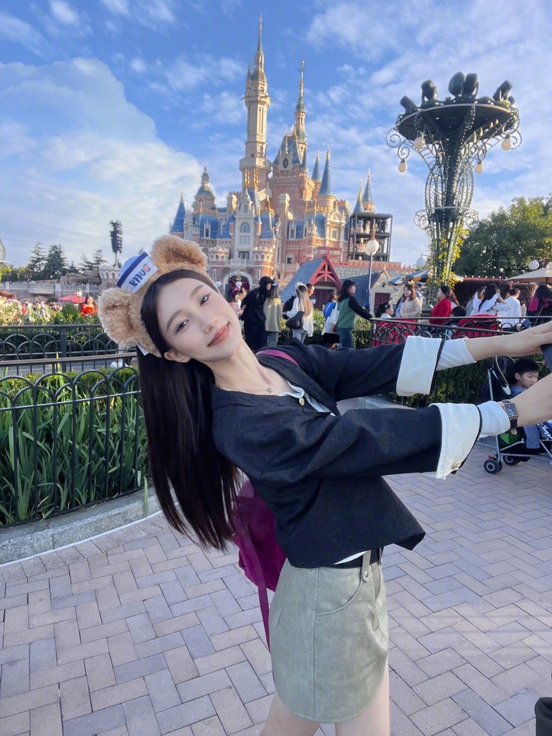 在快乐的地方迎接春天啦💐☀️阳光温暖，万物可爱#迪士尼##ootd# ​​​