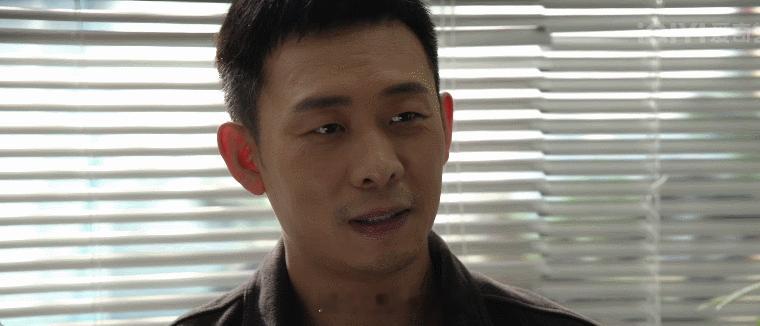 #谁家男主自己成了块烫手山芋#张译在新剧里面演的雷旭检察官简直就是天选倒霉蛋，上