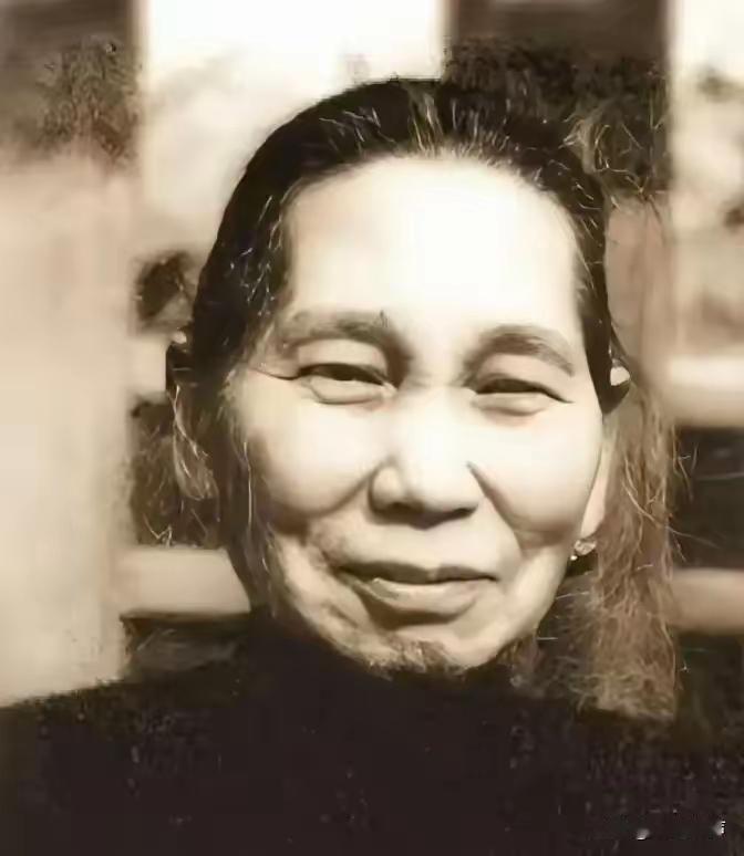 1903年，梁启超把全家人接到了日本。他一见到妻子的“陪嫁丫鬟”王桂荃，眼睛顿时