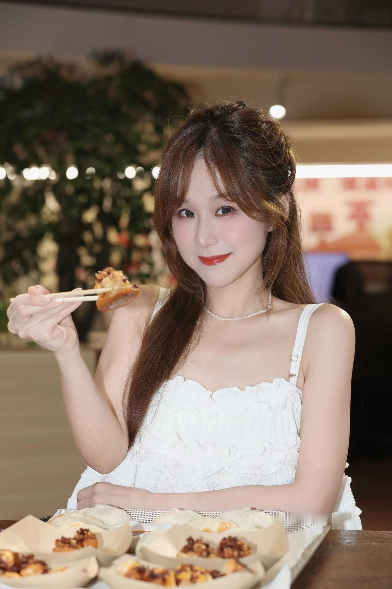 湘味入魂，烧麦出圈：欢喜烧麦的破局之道与格局新篇

文/中国湘菜文化大师邓杰
在