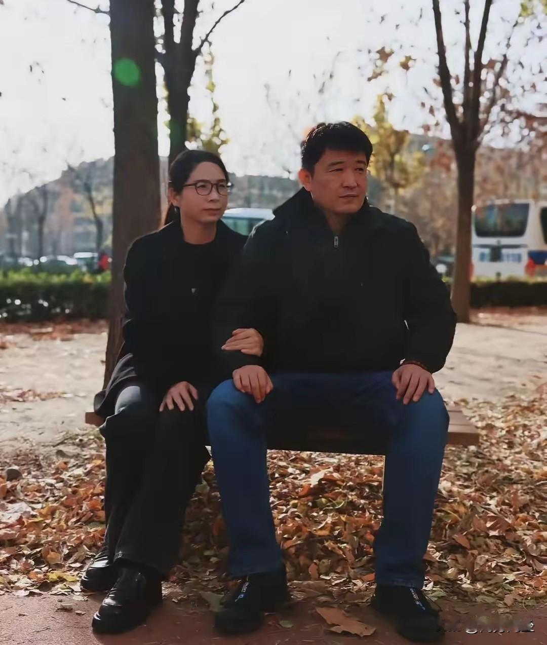 崔丽丽老公如何看待“美颜”后的崔丽丽？
崔丽丽的老公在公开场合说的话，听起来都很