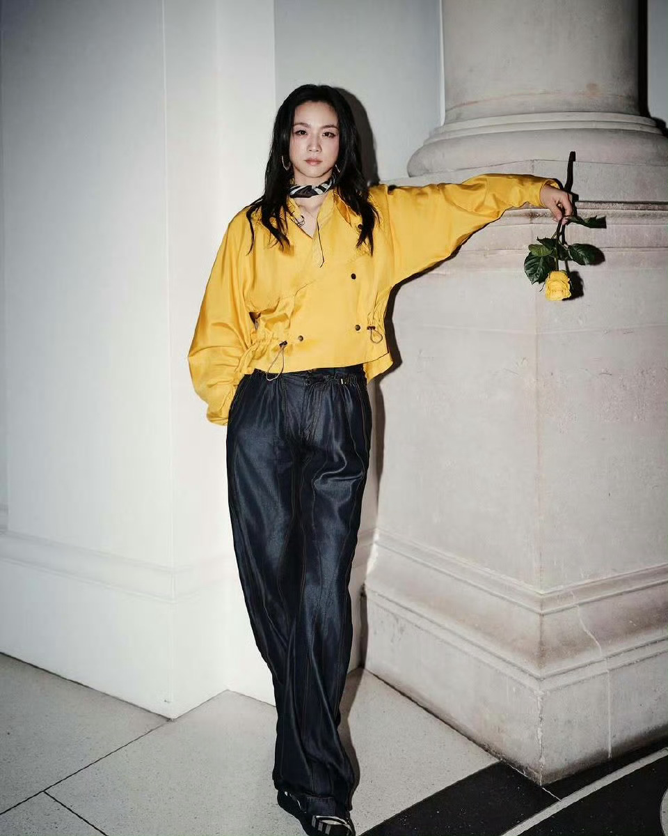 汤唯  in  Burberry  -  London Fashion Week