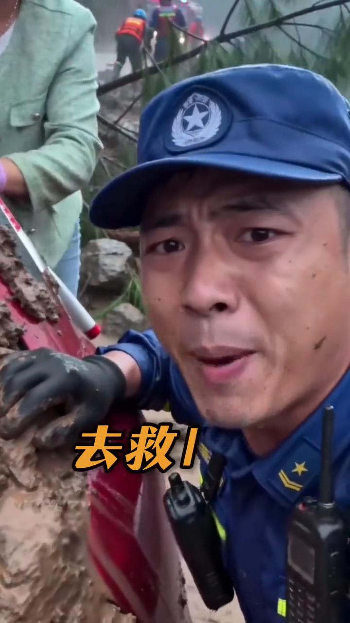 英雄也需要一句鼓励吗？
每次都是不顾自己的安慰去救别人，能不能给我留下一句鼓励的