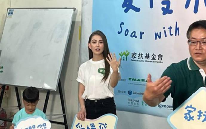  6月27日，昆凌今出席公益活动，主办单位宣称昆凌时间有限，不安排任何访问，被媒