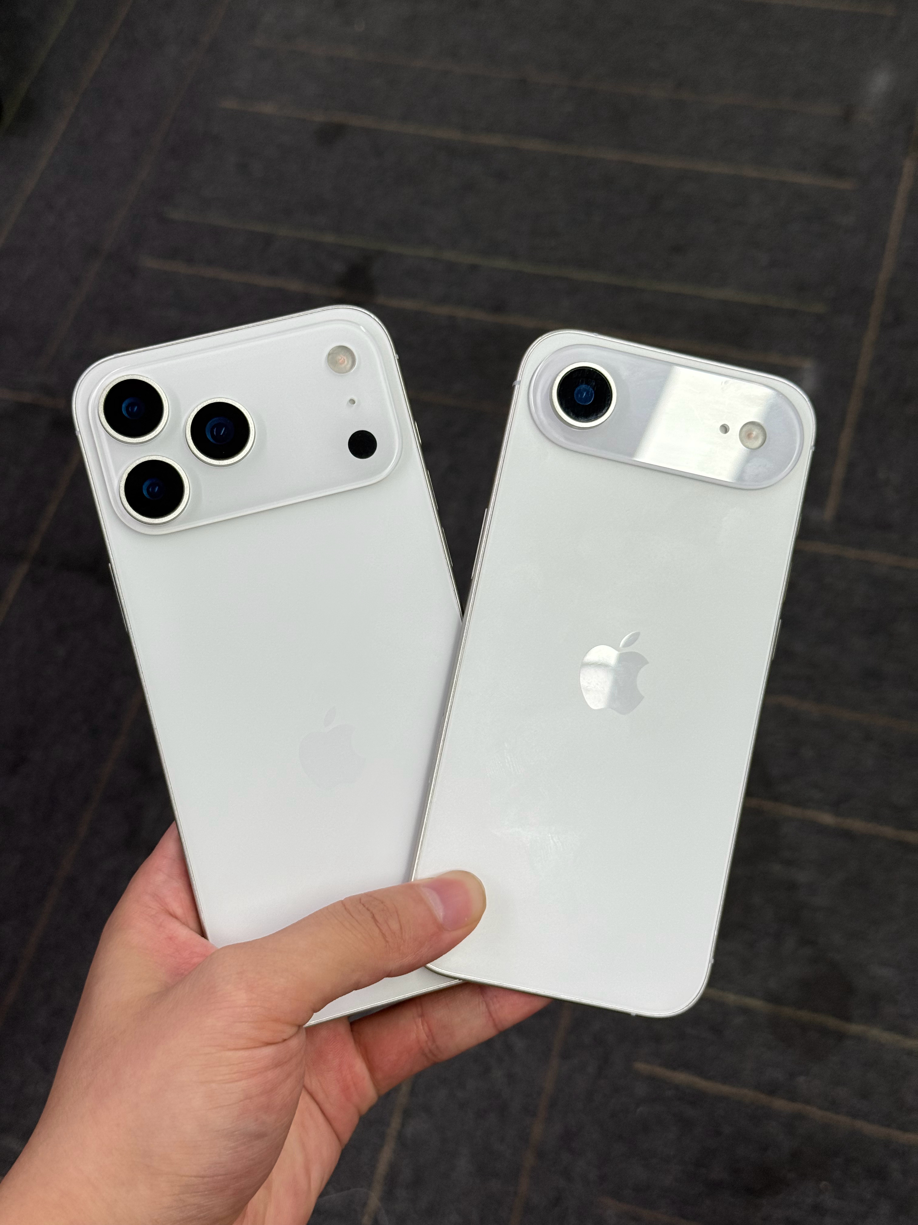 iPhone17 Pro Max和17 Air机模Pro Max就普普通通，镜头