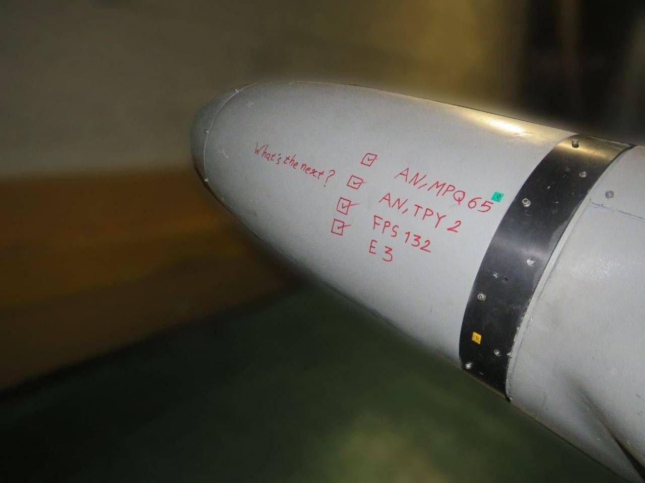 伊朗在无人机上标上战绩，包括：爱国者防空系统的AN/MPQ-65雷达；萨德反导系