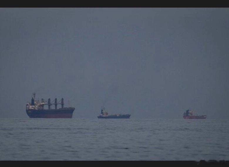 ‼️ 据伊朗新闻电视台8日报道，霍尔木兹海峡已完全关闭，一些油轮被迫返航。   