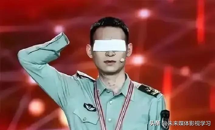 有人给排雷英雄杜富国算了笔账，说他月津贴3万2，国家分了180平的房子，水电燃气