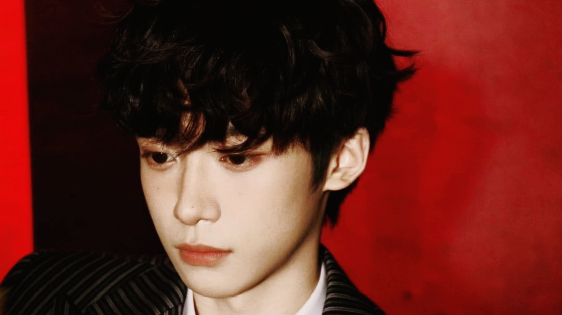 🔮 “海的对岸是海  书的结局是爱  我的心里是你”。 