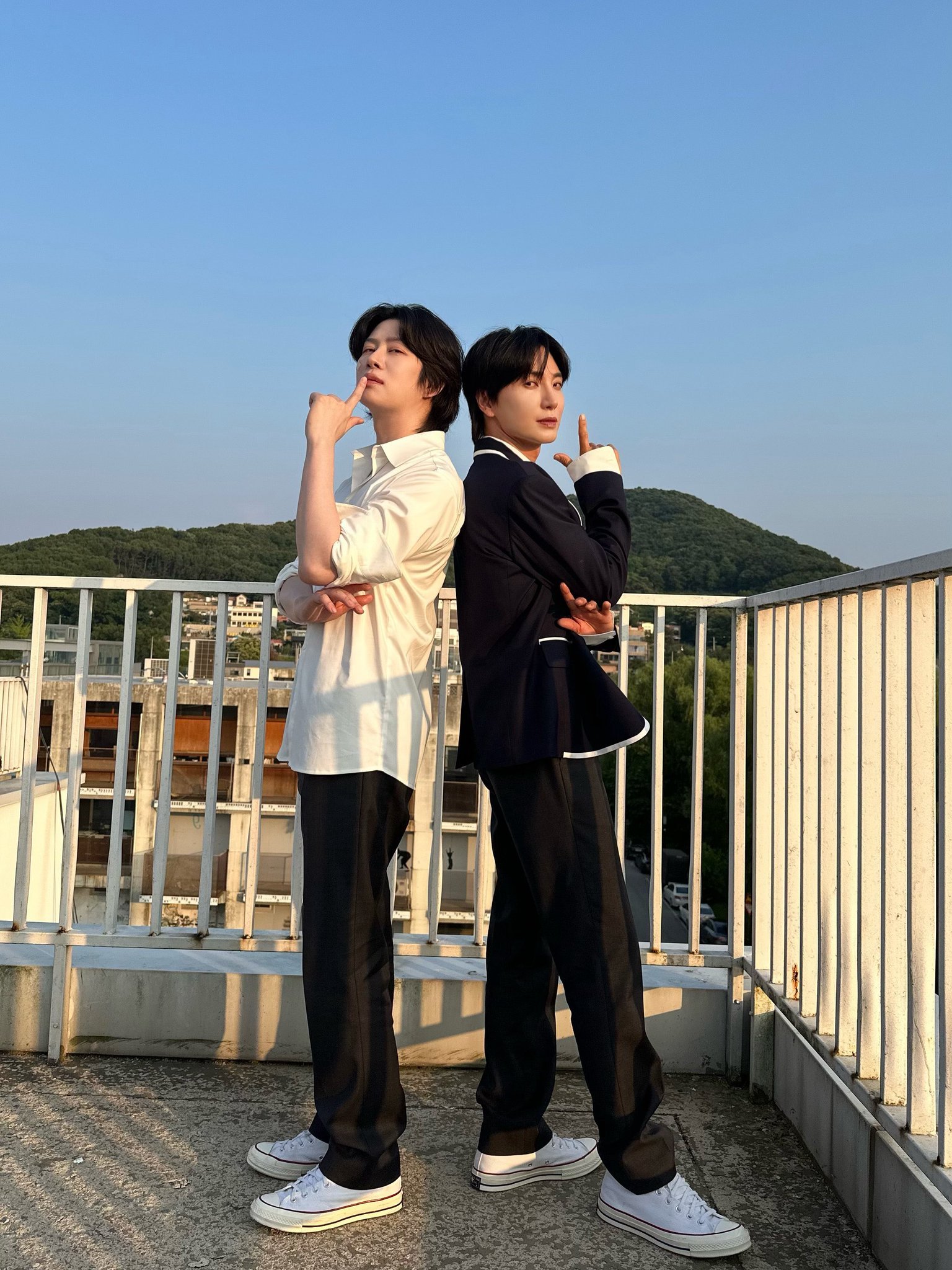 “CB百蓝_。260722 官号更新利特金希澈 相关：咔嚓 📸SUPERJUN