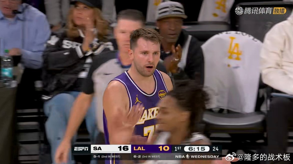 湖人10-16马刺，进攻端除了东契奇硬解，没什么别的办法马刺vs湖人 ​​​