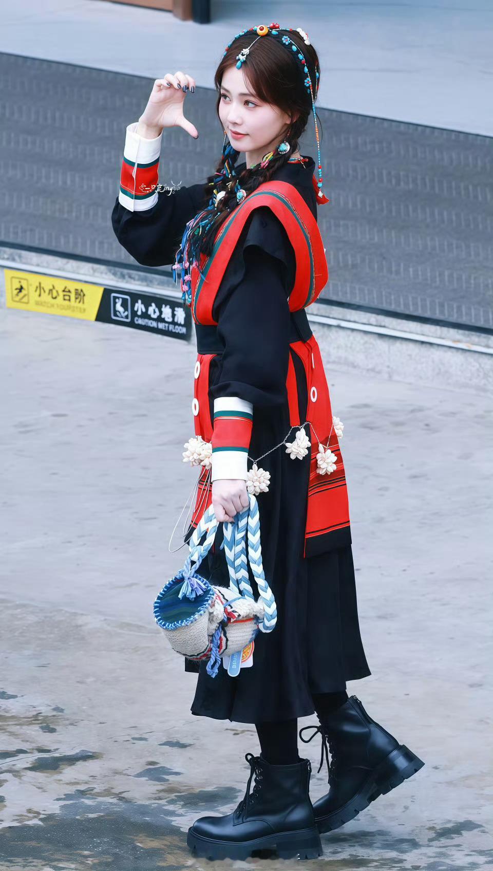 白鹿 敖瑞鹏 张真源 宋雨琦奔跑吧录制藏服路透 hold住民族风吗 ​​​