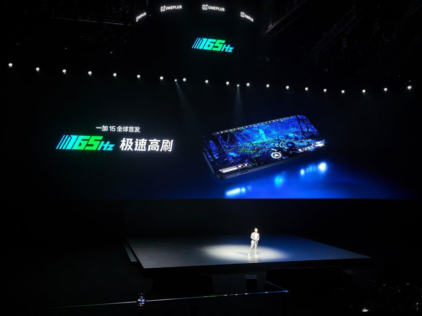 今晚，一加双舰降临，其中一加15定位性能Ultra，而性能Ultra的标志就是1