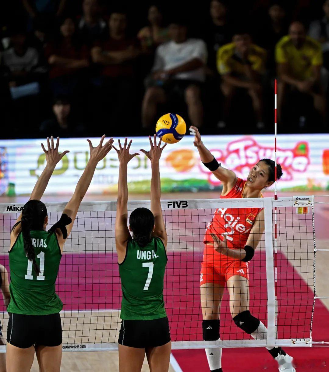 中国女排3比1墨西哥女排中国女排的拦网实力成为本场比赛的胜负手，她们在拦网环节斩