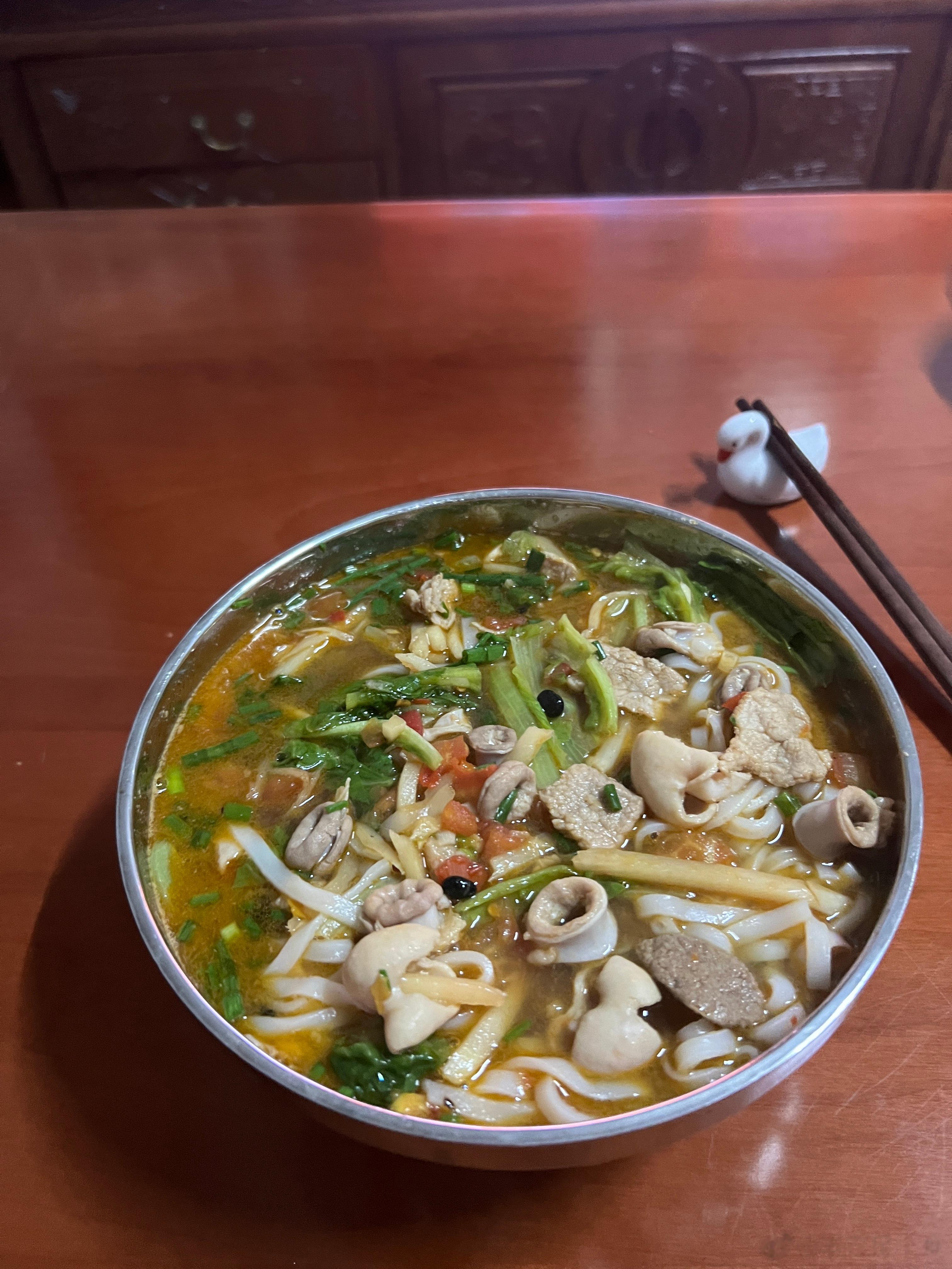 #午餐##广西老友粉# 老友猪杂粉 ​​​