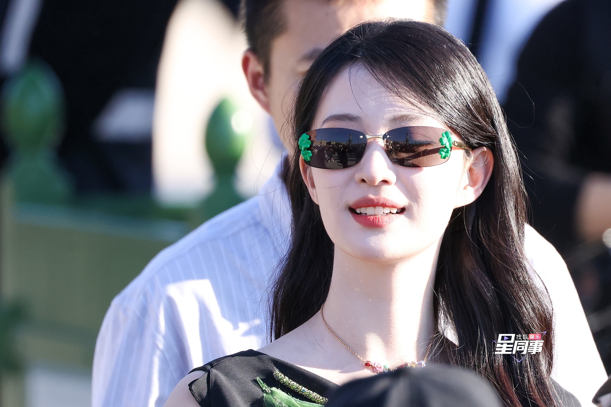 巴黎时装周 早起来一组新鲜的生图养养眼吧！谁的看秀状态最好宋佳｜李昀锐｜王楚然｜