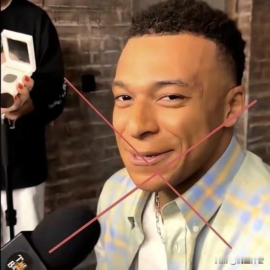 姆巴佩是啥玩意？
也许只有城里的娃才把这个黑不溜秋的人当明星！
问了俺们农村的人