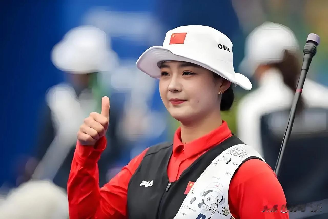 李佳蔓百步穿杨勇夺冠军
墨西哥2024年射箭世界杯总决赛，中国选手李佳蔓在女子反
