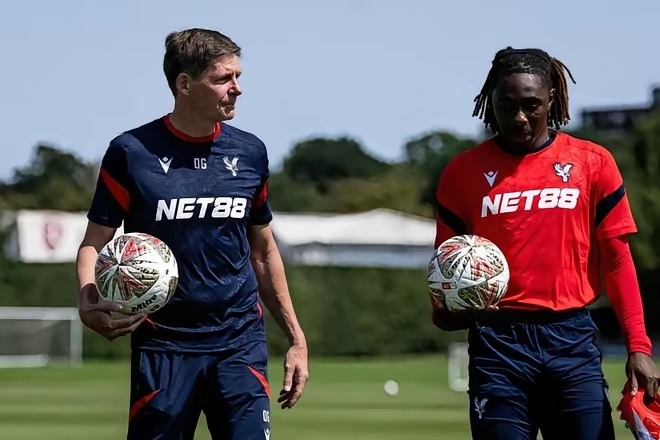 狼队准备和伯恩利组团回英冠了，伯恩利主场0-1不敌水晶宫，五连败坐稳了英超第19