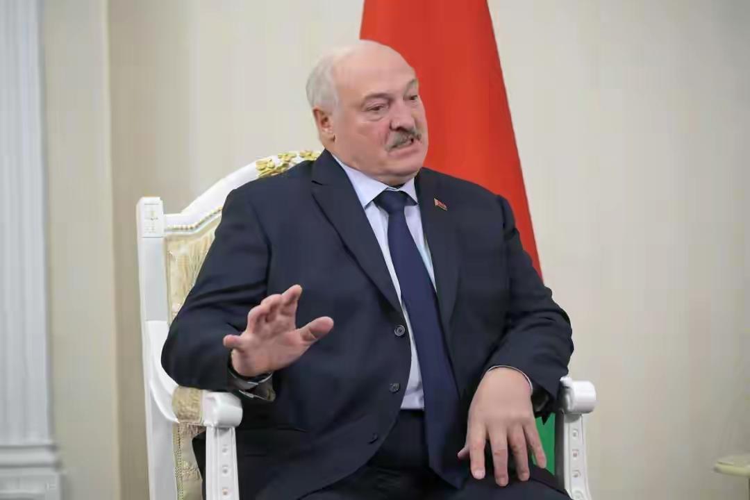 放弃中立选边站，普京盟友准备和中方翻脸？卢卡申科向美递投名状