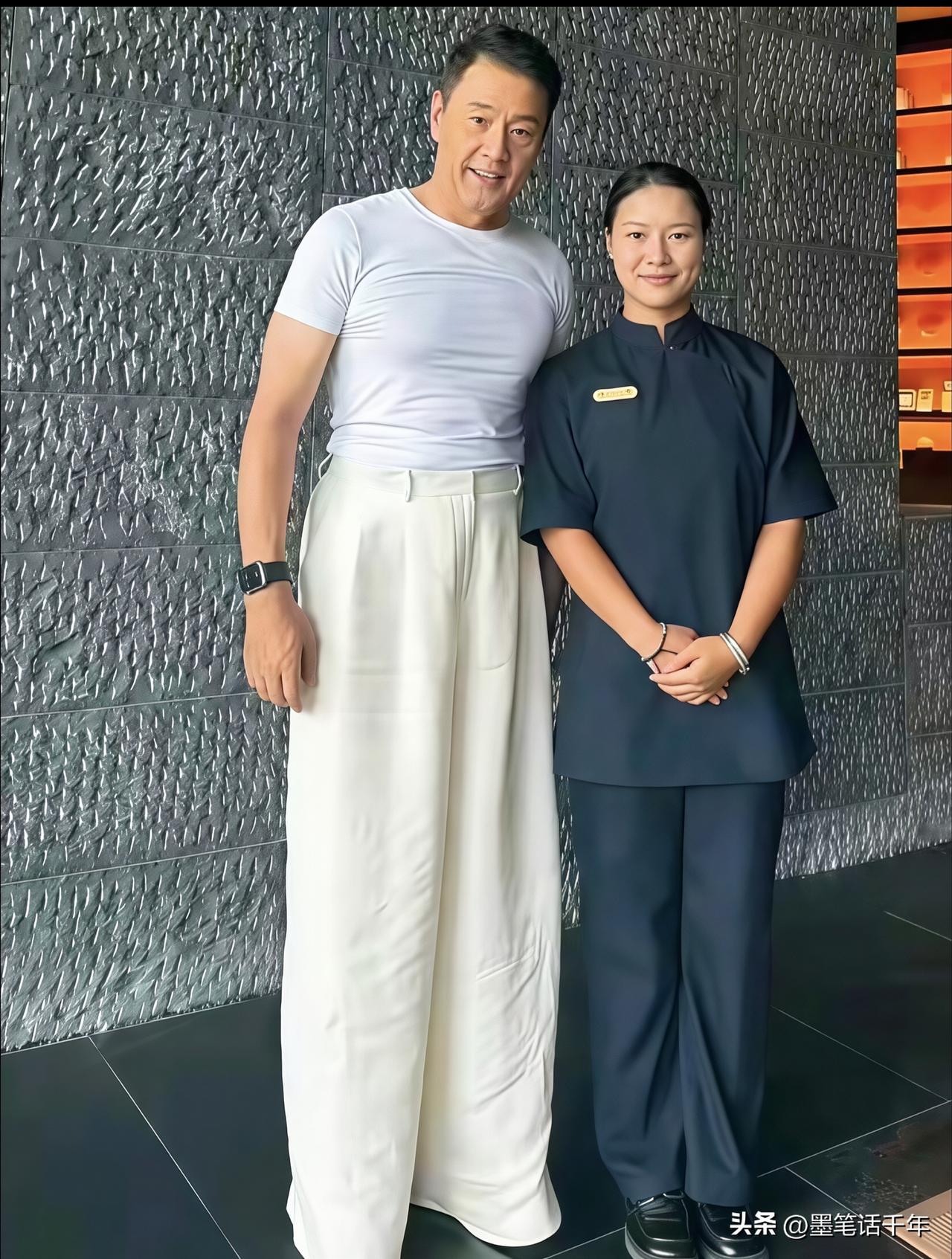 线下偶遇老戏骨：荧幕之外，方见真章

今次于线下偶然遇见一位熟识的老演员，第一反