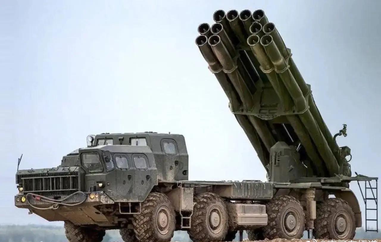 俄军在用导弹打击了哈尔科夫州东部佩切涅日水库大坝之后没多久，又用“旋风-S”火箭