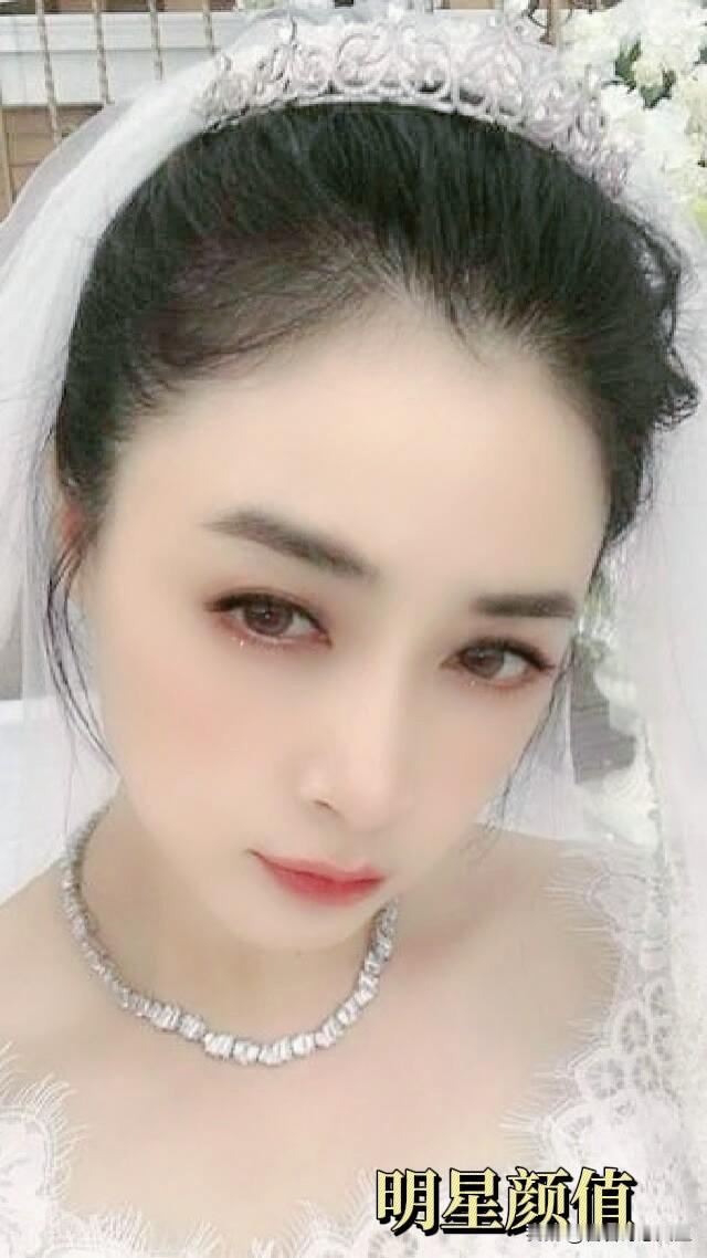 蒋欣穿婚纱优雅动人，换上休闲装依旧迷人，身材一如既往地美！蒋欣身材蒋欣身材 明星