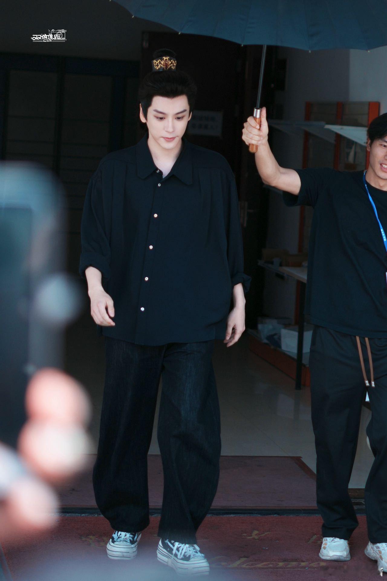 魏哲鸣内娱鸡排哥 别人靠流量，他靠“剧海战术”，用作品说话的演员永远值得期待！ 