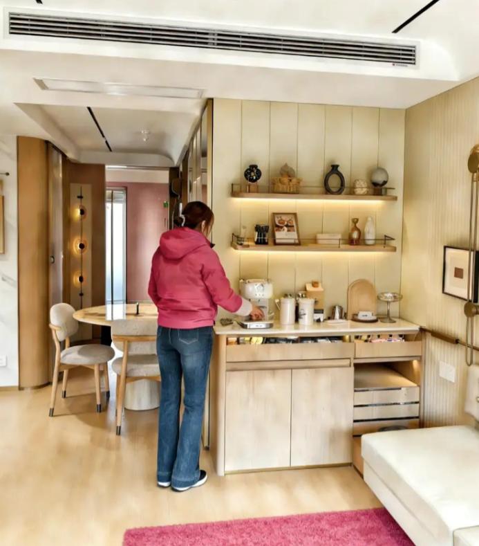 果不其然。
国家卫健委突然宣布了，面向65岁及以上老年人的年度免费健康体检继续在