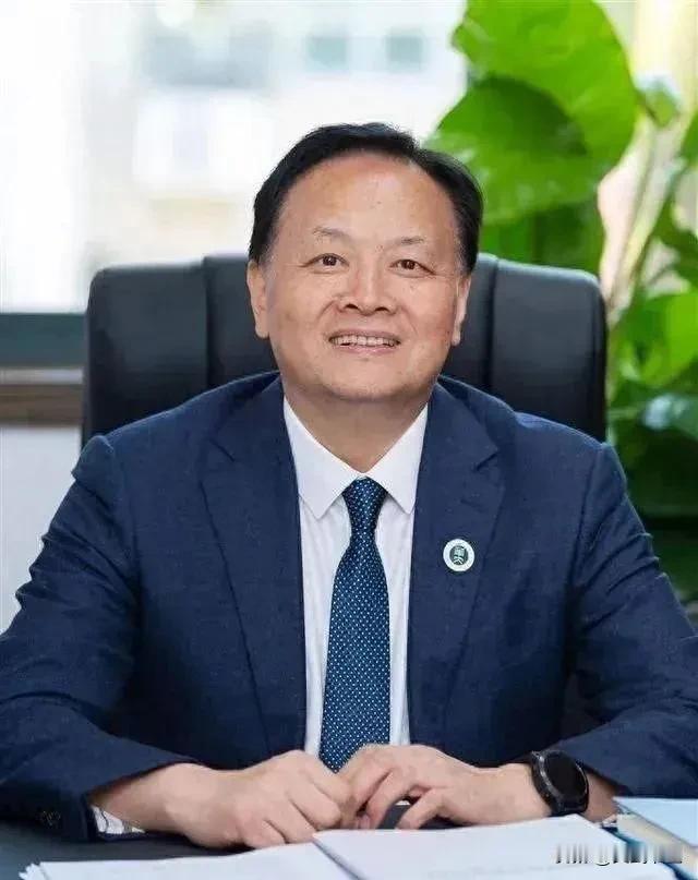 中学校长升任教育部直属大学副校长

中学校长升任局长的有，中学校长升任大专校长的