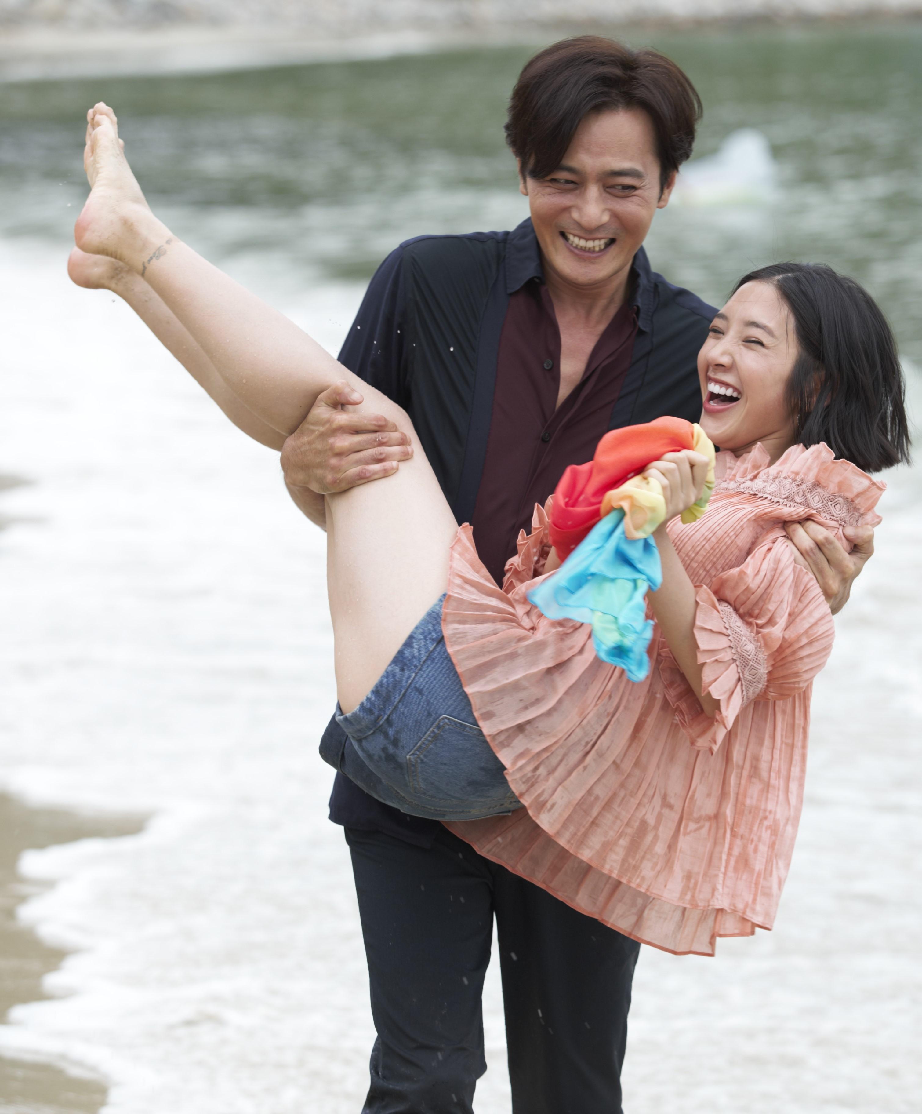 唐艺昕。