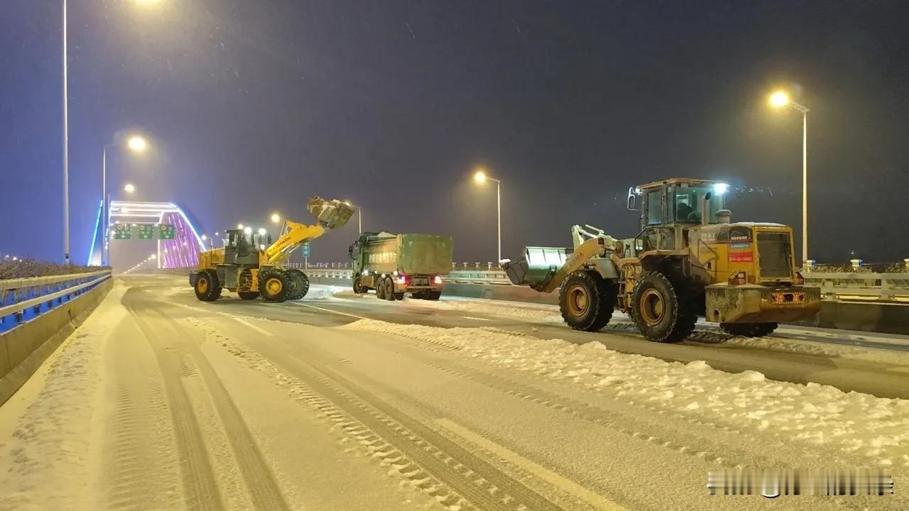  截至21日上午10时，宿迁交通集团共出动240人、除雪作业车109辆、喷洒融雪