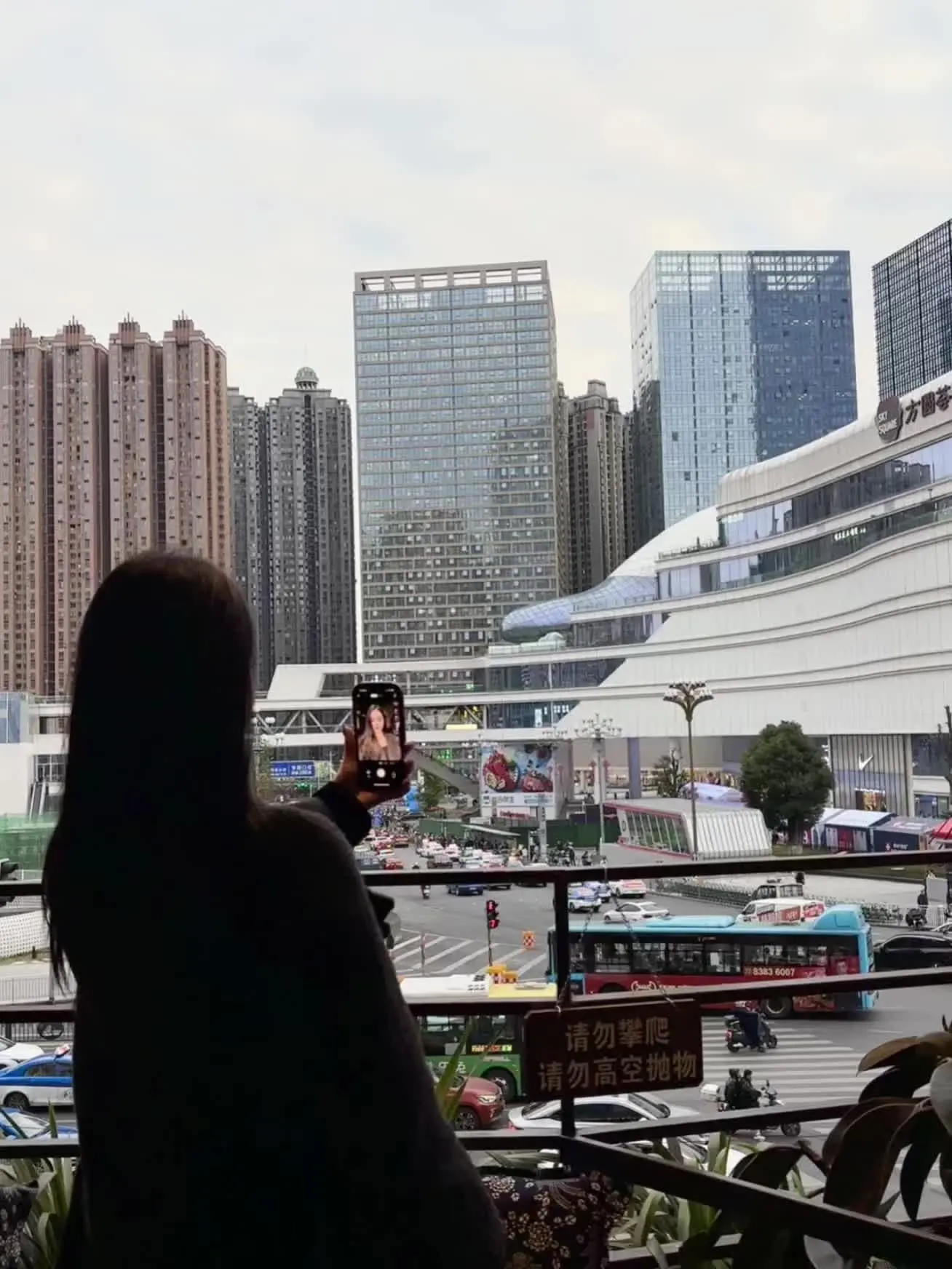 我不会去教任何人爱我，我会学着离开任何一个让我难过的人