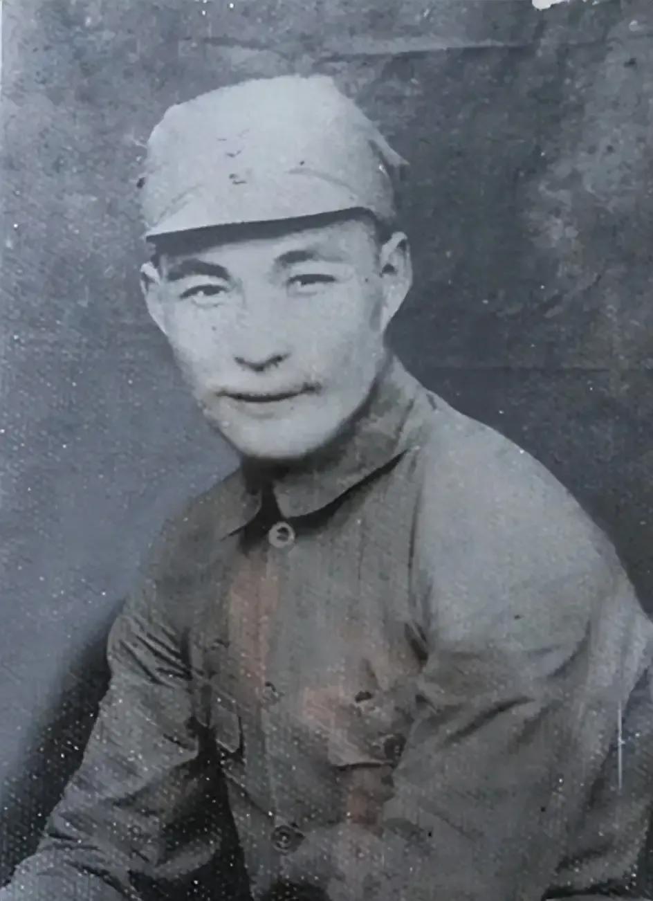1945年，新四军旅长刘飞打了一次胜仗，抓了几个日本俘虏，突然他发现俘虏中有一人