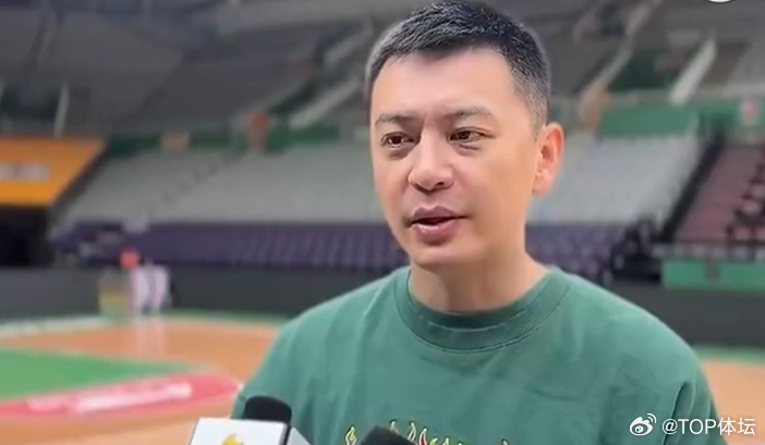 #杨鸣谈郭艾伦离队的影响# 杨鸣表示：“首先任何职业联盟核心球员转会都是一件大事