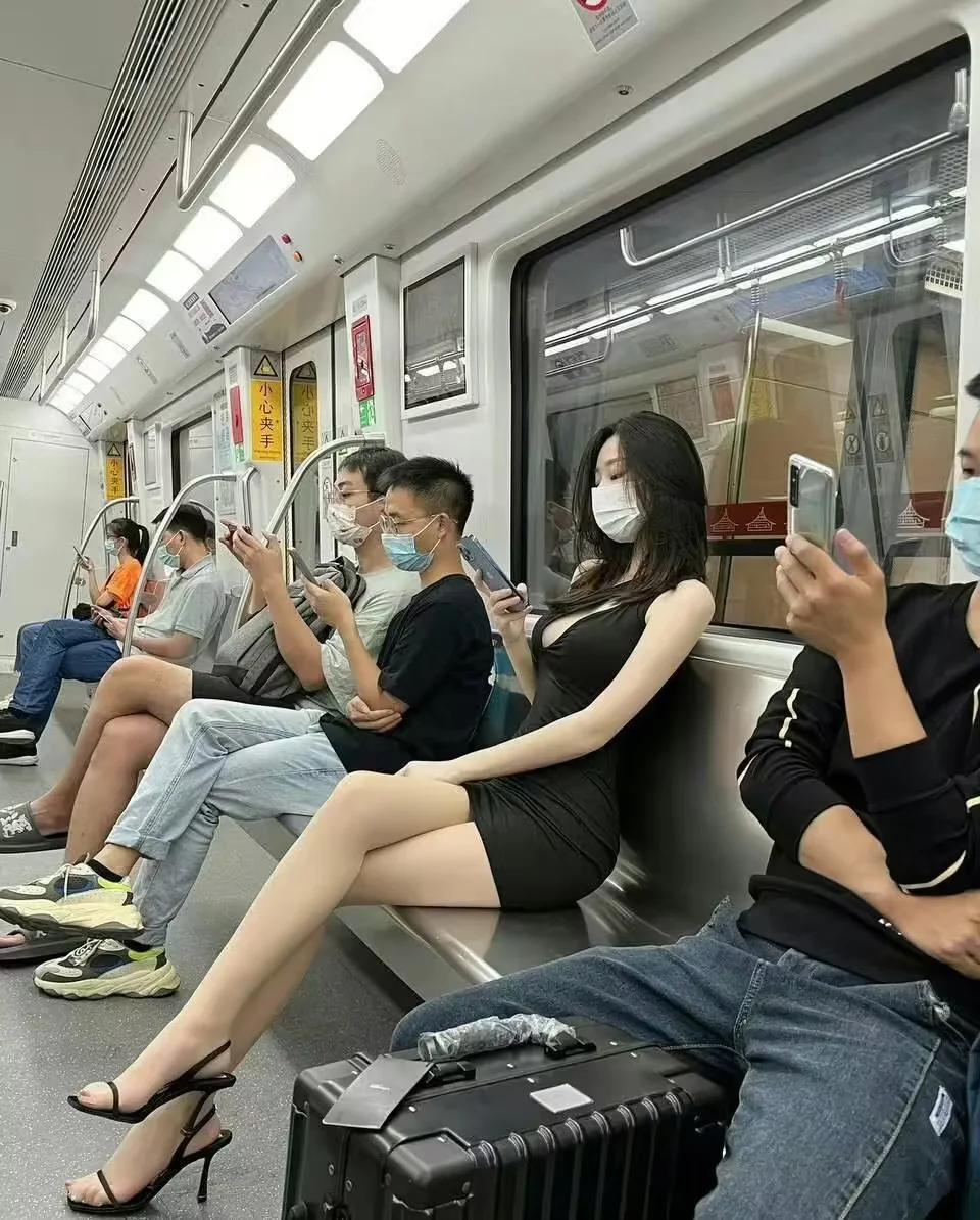 好朋友不是通过努力争取来的，而是在各自的路上奔跑时相遇的。