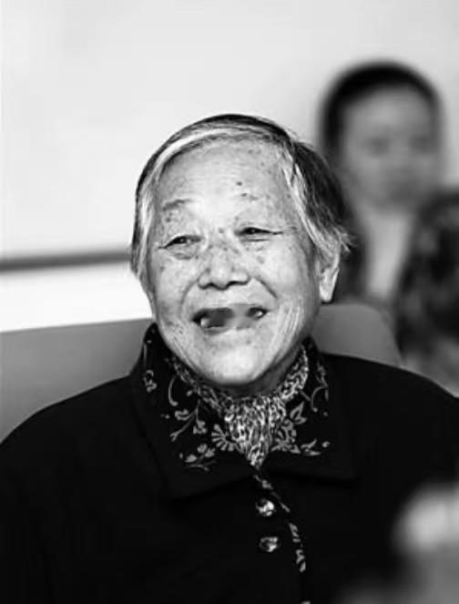 1971年，48岁的光棍魏振德，捡了个大便宜，娶了38岁的女大学生许燕吉。这媳妇