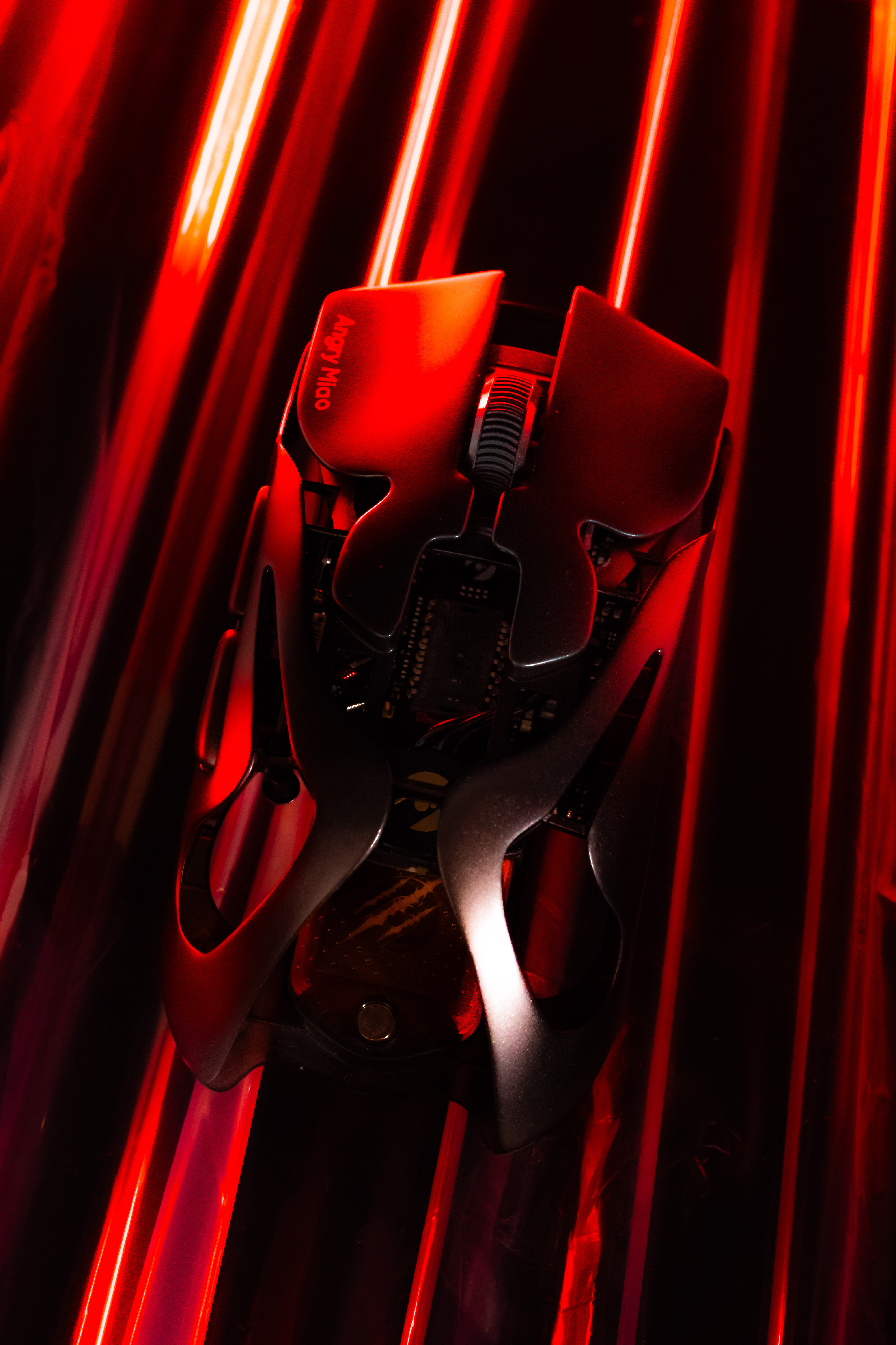 AM Infinity .97 黑色版本的 look 出来了。保持了比较战斗风格