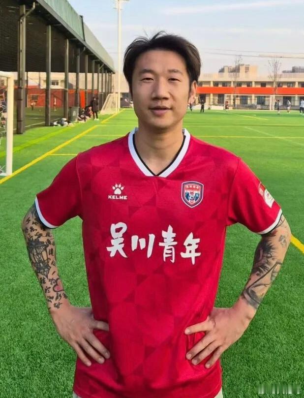 都爱叫他荣老板，但实际上还是最熟悉荣昊穿球衣征战绿茵赛场的样子……记得上次搞退役