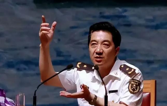 谢谢你张召忠！你真是伟大的预言家！2015年你就说过：“美国啥也不干，让东方大国