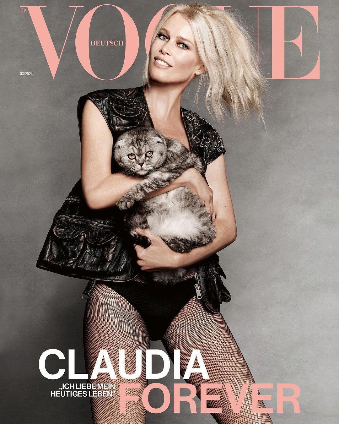 雪花娘娘Claudia Schiffer 亮相德国版Vogue 三月刊封面，身穿