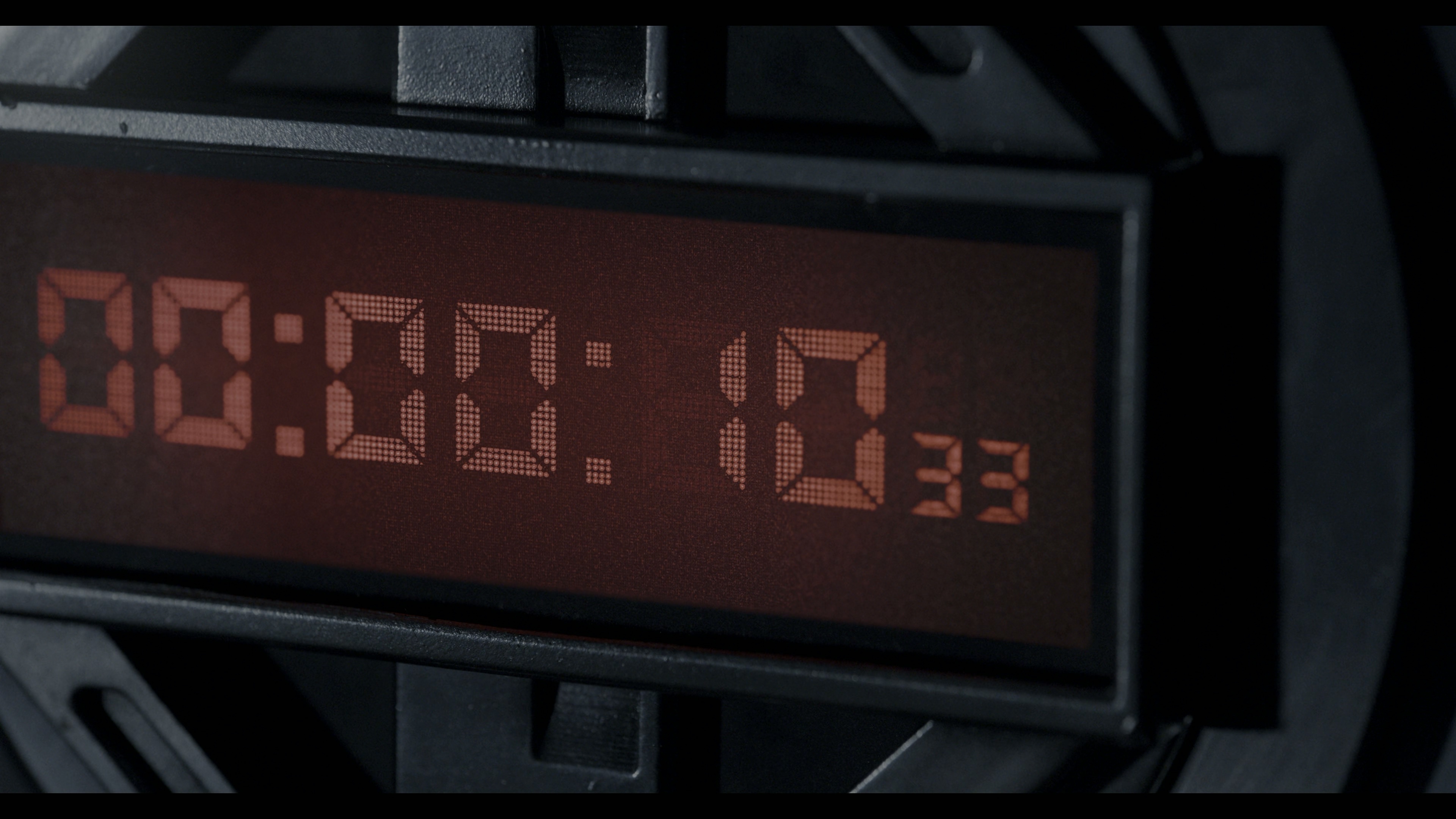 好莱坞大片越来越中二了道具的制作突出一种山寨美碟中谍系列之前都在用面具忽悠人，现