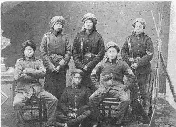 1861年，李秀成让部下去上海，采购洋枪一千杆，子弹二十万发。李秀成找到了击败清