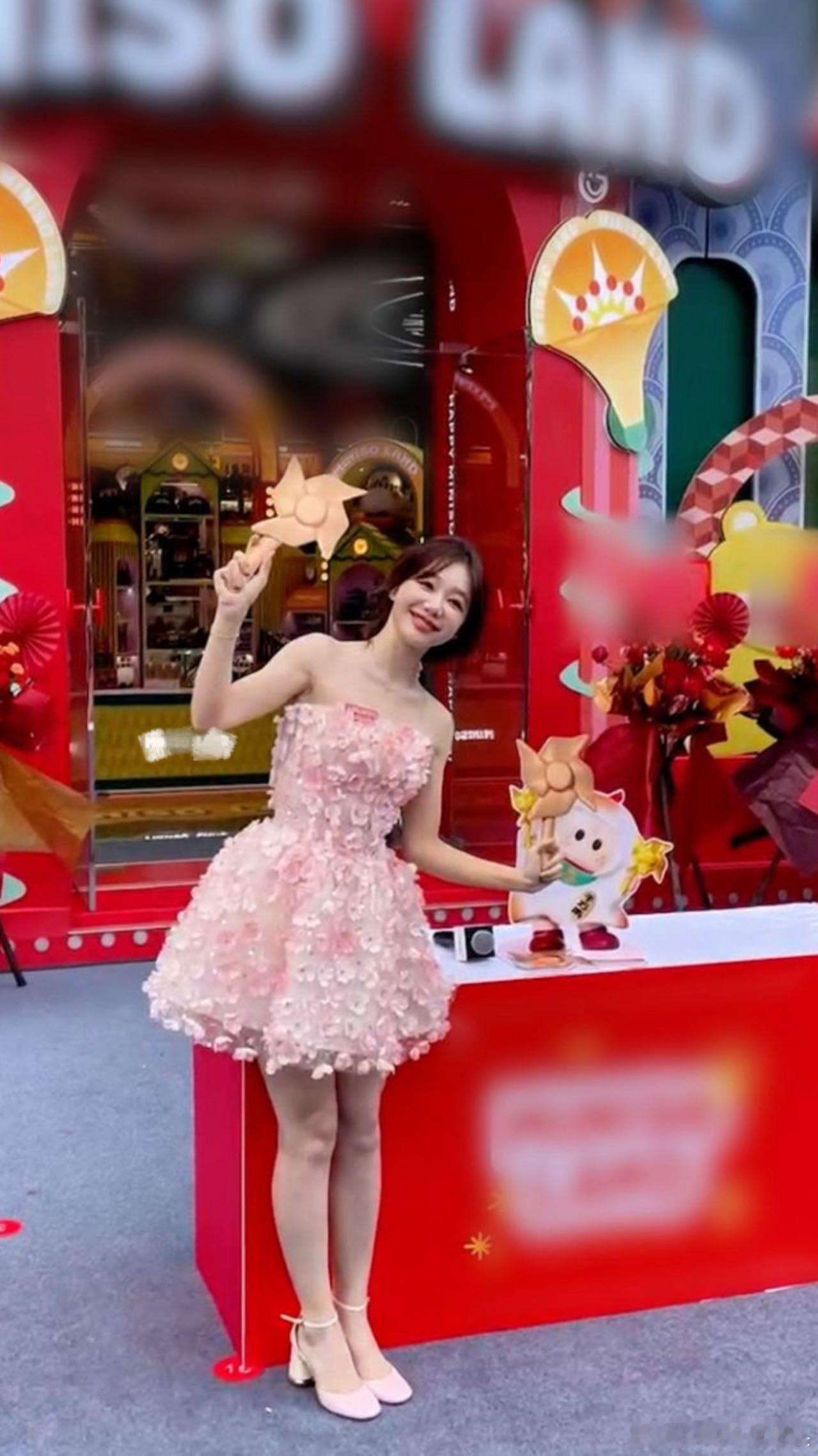 徐梦洁顶着甜妹脸说粤语救命！徐梦洁顶着甜妹脸说粤语也太可爱了吧😜软糯粤语拜早年